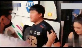 篮球网红女友爆料视频,揭秘球场背后的情感纠葛