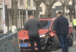 护栏爆料事件视频播放,揭秘事件背后真相