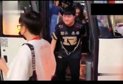 篮球网红女友爆料视频,揭秘球场背后的情感纠葛