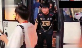篮球网红女友爆料视频,揭秘球场背后的情感纠葛