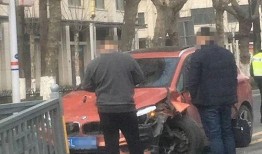 护栏爆料事件视频播放,揭秘事件背后真相